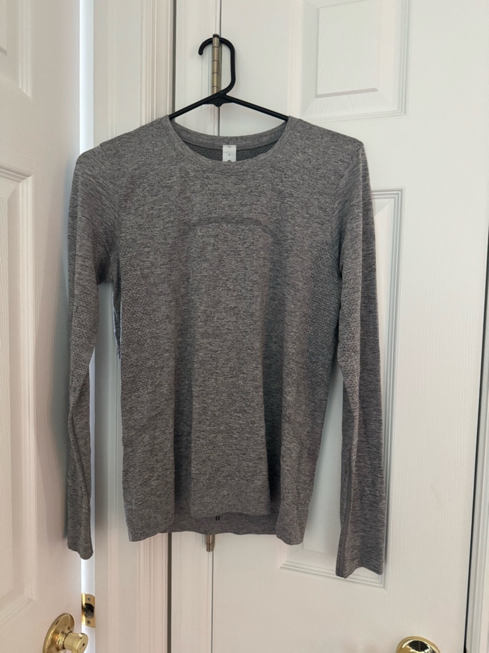 Brand NWOT Lululemon Swiftly relaxed Long Sleeve in Slate/White Size 6